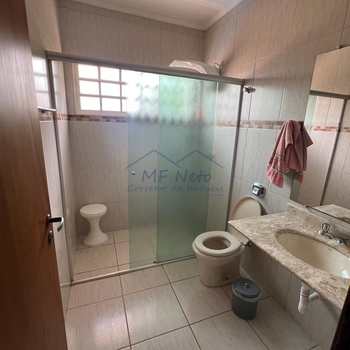 Casa em Pirassununga, bairro Cidade Jardim