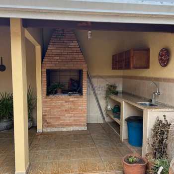 Casa em Pirassununga, bairro Cidade Jardim