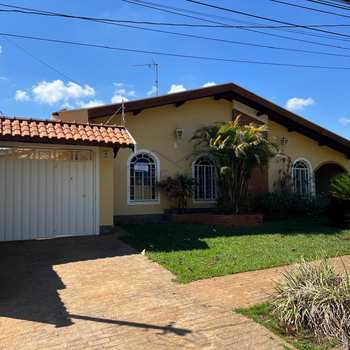 Casa em Pirassununga, bairro Cidade Jardim