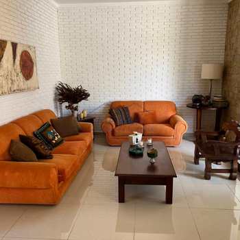Casa em Pirassununga, bairro Cidade Jardim