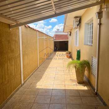 Casa em Pirassununga, bairro Cidade Jardim