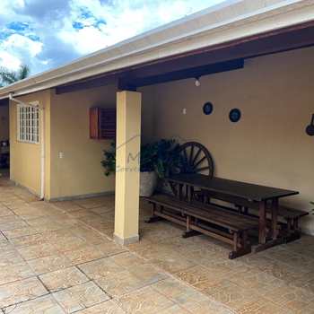 Casa em Pirassununga, bairro Cidade Jardim