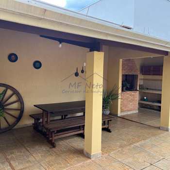Casa em Pirassununga, bairro Cidade Jardim