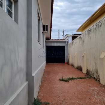 Casa Comercial em Pirassununga, bairro Centro