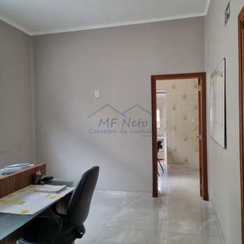 Casa Comercial em Pirassununga, bairro Centro