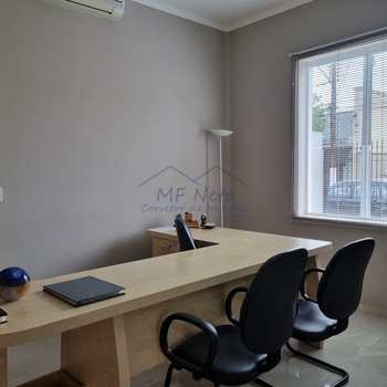Casa Comercial em Pirassununga, bairro Centro