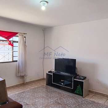 Casa em Pirassununga, bairro Vila Esperança