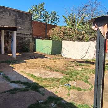 Casa em Pirassununga, bairro Vila Esperança