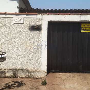 Casa em Pirassununga, bairro Vila Esperança