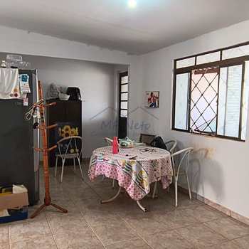 Casa em Pirassununga, bairro Vila Esperança