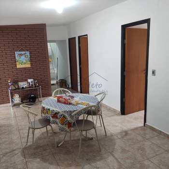 Casa em Pirassununga, bairro Vila Esperança