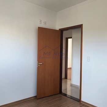 Apartamento em Pirassununga, bairro Residencial Star Vann Ess