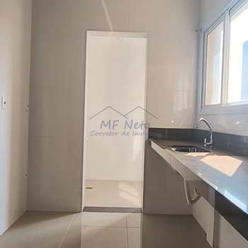 Apartamento em Pirassununga, bairro Residencial Star Vann Ess
