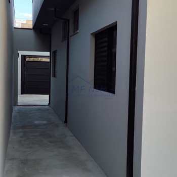 Casa em Pirassununga, bairro Jardim São João