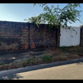 Terreno em Pirassununga, bairro Vila Brasil