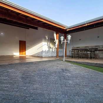 Casa em Pirassununga, bairro Jardim Veneza
