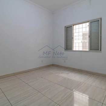 Casa em Pirassununga, bairro Jardim Veneza