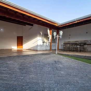 Casa em Pirassununga, bairro Jardim Veneza