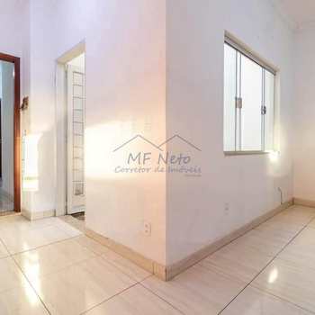 Casa em Pirassununga, bairro Jardim Veneza