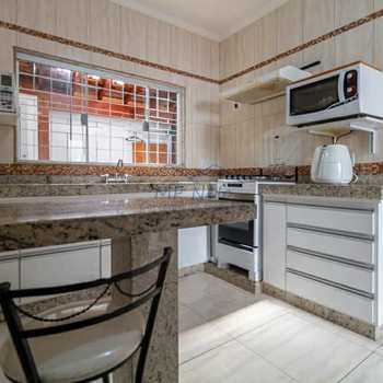 Casa em Pirassununga, bairro Jardim Veneza
