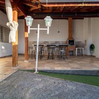 Casa em Pirassununga, bairro Jardim Veneza