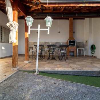 Casa em Pirassununga, bairro Jardim Veneza