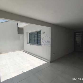 Casa em Pirassununga, bairro Vila Nova