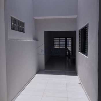 Casa em Pirassununga, bairro Vila Nova