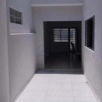 Casa em Pirassununga, bairro Vila Nova