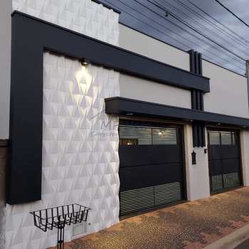 Casa em Pirassununga, bairro Vila Braz