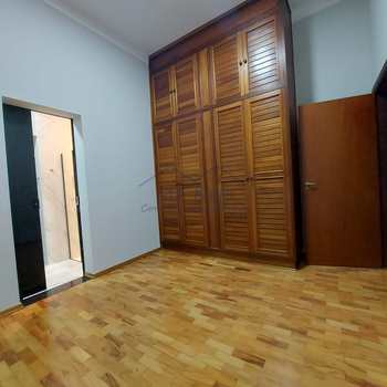 Casa em Pirassununga, bairro Vila Braz