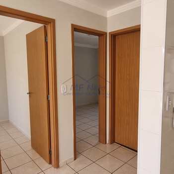 Apartamento em Pirassununga, bairro Residencial Ville Liberta