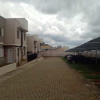 Apartamento em Pirassununga, bairro Residencial Ville Liberta