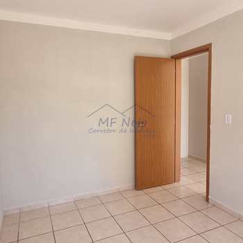 Apartamento em Pirassununga, bairro Residencial Ville Liberta