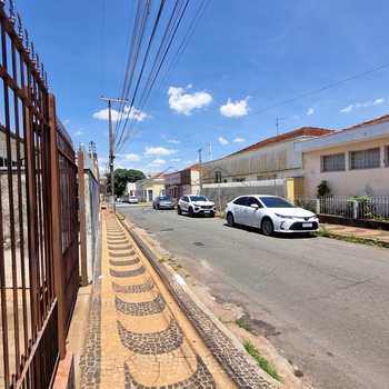 Casa em Pirassununga, bairro Centro