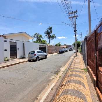 Casa em Pirassununga, bairro Centro