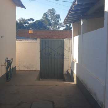 Casa Comercial em Pirassununga, bairro Jardim Eldorado