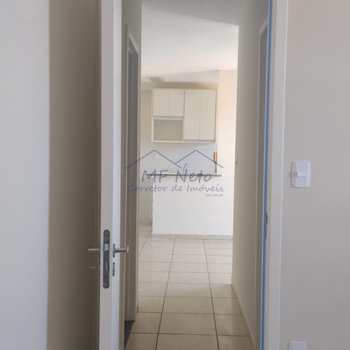 Apartamento em Pirassununga, bairro Residencial Garrovers