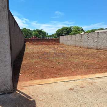 Terreno em Pirassununga, bairro Jardim Kanebo