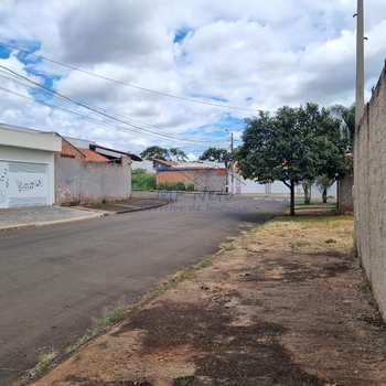 Terreno em Pirassununga, bairro Jardim Kanebo