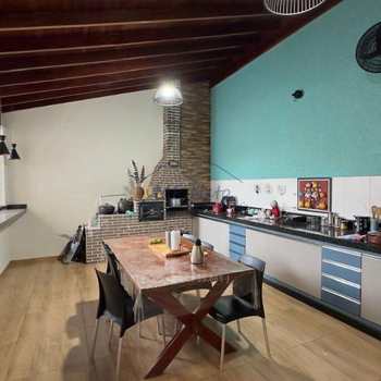 Casa em Pirassununga, bairro Parque dos Eucaliptos