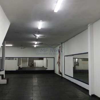 Prédio Comercial em Pirassununga, bairro Centro