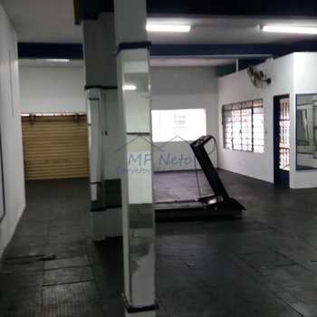 Prédio Comercial em Pirassununga, bairro Centro