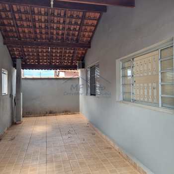 Casa em Pirassununga, bairro Vila Pinheiro