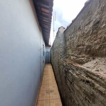 Casa em Pirassununga, bairro Vila Pinheiro