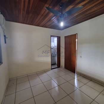 Casa em Pirassununga, bairro Vila Pinheiro