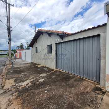 Casa em Pirassununga, bairro Vila Pinheiro