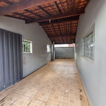 Casa em Pirassununga, bairro Vila Pinheiro