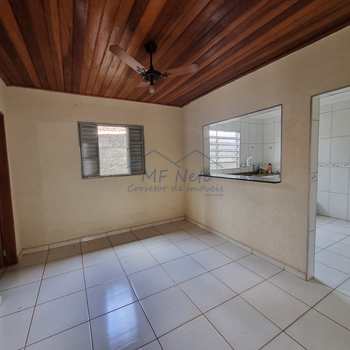 Casa em Pirassununga, bairro Vila Pinheiro