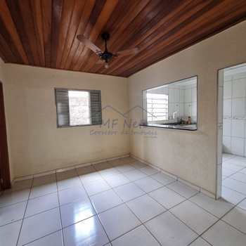 Casa em Pirassununga, bairro Vila Pinheiro